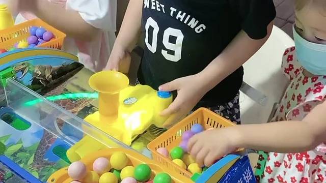 亲子互动游戏，宝贝玩的好开心呀！