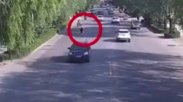 这马路就像她家的一样