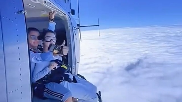 #跳伞，如果你不出去走走，你就会以为这就是全世界。