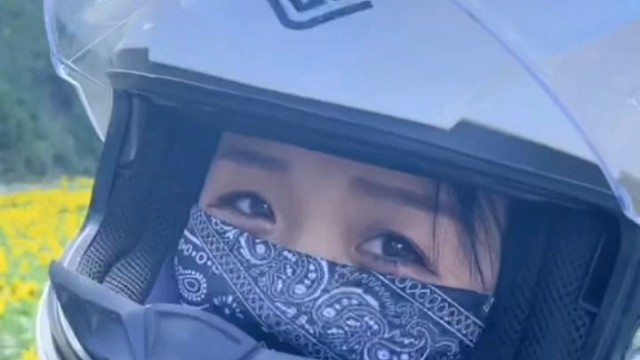 无论这个世界对你怎么样，请你一如既往的努力，勇敢，充满希望！