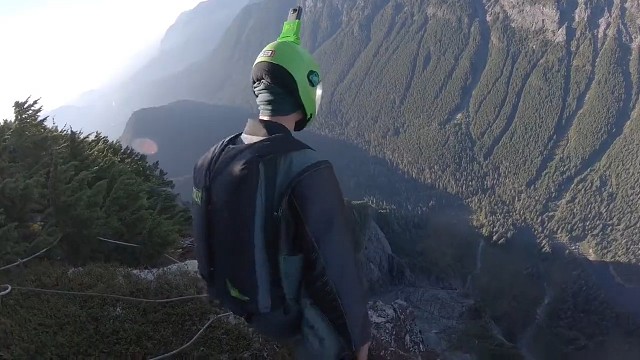 #跳伞，到底是情绪失控说出了言不由衷伤人的话，还是借着发火不再遮掩，脱口而出说出了真心话。