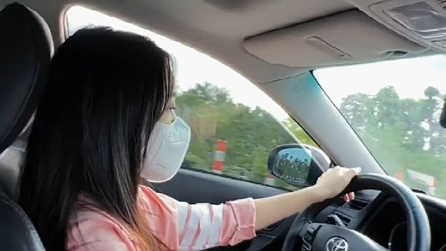 多希望我只是个孩子，给颗糖就笑，摔倒了就哭。不用伪装到面目全非，不用压抑自己的心情。