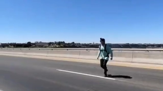 #跳伞，有些事明白是一回事情，看着它发生在眼前又是一回事情。