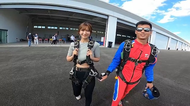 #跳伞，以貌取人。从来都不是贬义词，你的气质里藏着你读过的书，走过的路，爱过的人，