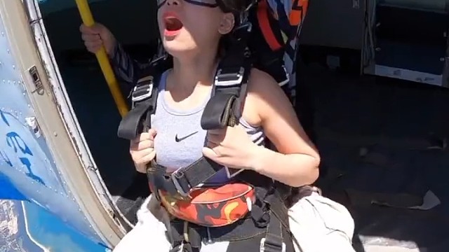 #跳伞，每一个成功者都有一个开始。勇于开始，才能找到成功的路。