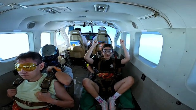 #跳伞，这世界太吵闹，你要学会把自我照顾好