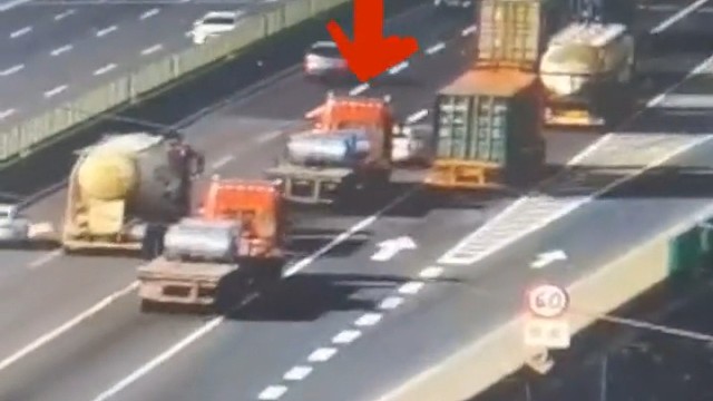 高速突然停车！负事故同等责任