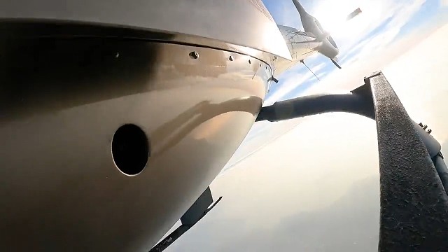 #跳伞，成长，带走的不只是时光，还带走了当初那些不害怕失去的勇气。