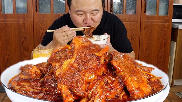 冰箱里有点牛腩，简单做黄焖牛肉，咸咸适口，米饭收割机。