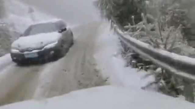 雪天路滑，风险与美景并存
