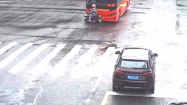 既然戴了头盔，那就把扣系好