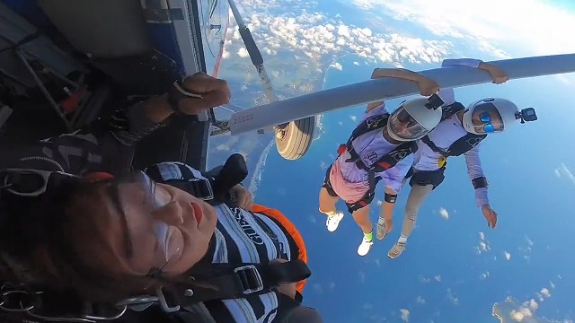 #跳伞。我的浪漫只留给对的人，你说我不懂浪漫？我那只是对你不浪漫而已，