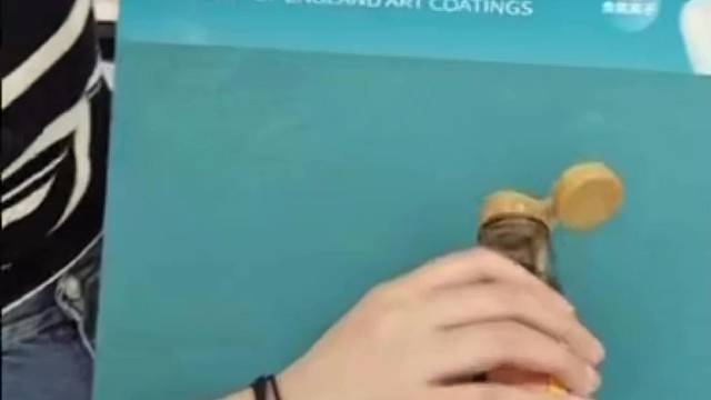 测试一下英国伯爵艺术漆的防污效果。随便擦，随便洗