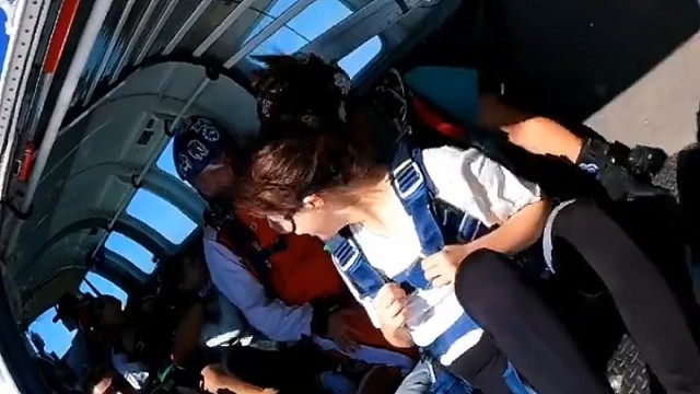 #跳伞，曾经拥有的，不要忘记。不能得到的，更要珍惜。属于自己的，不要放弃。已经失去的，留作回忆。