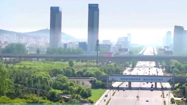 我国首条跨海高铁全线铺轨贯通