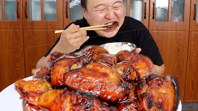 网友点的，可乐鸡翅安排啦，配西红柿鸡蛋拌饭，一口一个美滋滋！