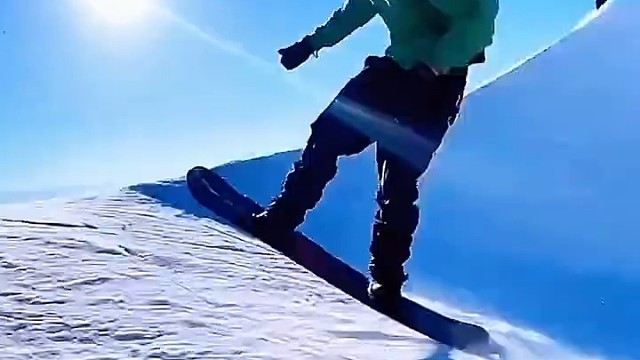 #滑雪，不怕苦，吃苦三五年;怕吃苦，吃苦一辈子。