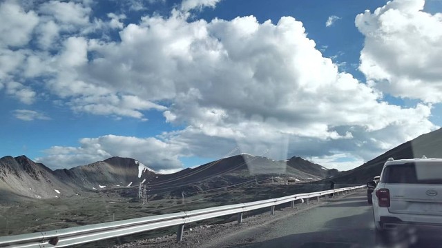 堵在海拔5000米的路上