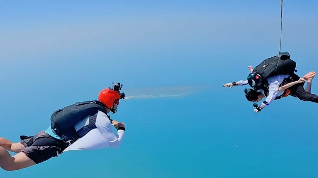 #跳伞，看淡一点，再努力一点，越努力越幸运，这世上没有谁活得比谁容易，只是有人在呼天喊地，有人在静默