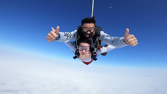 #跳伞，真正的朋友，从来不在于“多不多”，而在于“好不好”。