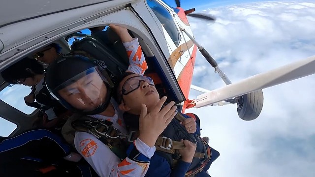 #跳伞，我喜欢简单的事物，干净的东西和清楚的感觉。