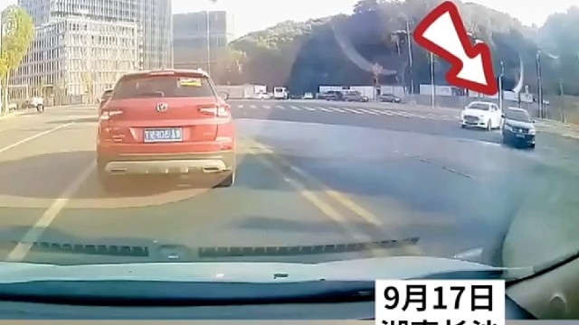 女司机横插一脚