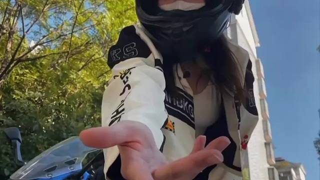 好不容易建立起来的渣男形象被你私底下扒出是个深情的男孩