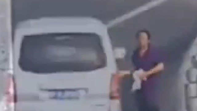 高速上驾驶面包车，一分钟被扣30分，交警蜀黍也看呆了！