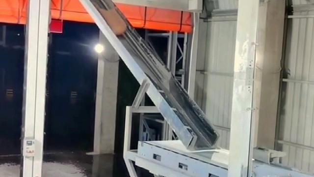 装车机械手，替代人工操作，提高工作效率。#机械手#装车机械手#装车机