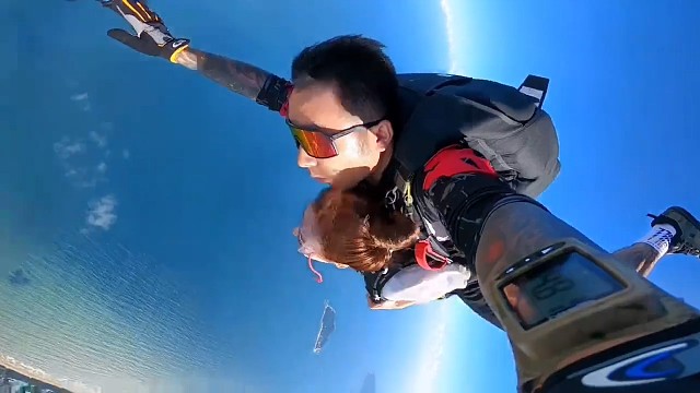 #跳伞，你会唇语吗？猜猜一小姐姐说了啥好听的话