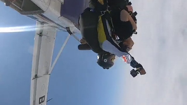 蓝天白云适合极限挑战