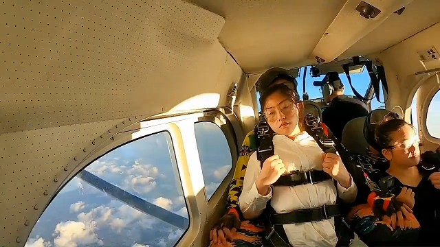 #跳伞，没有烟火和杂陈，只有光和希望