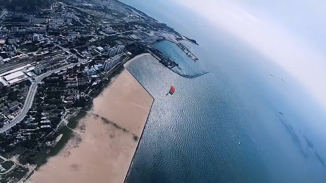 #跳伞，没有人一开始是喜欢孤独的，只是不想在勉强自己交朋友而已。