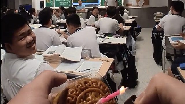 这绝对是学校里最惊悚的一次晚自习