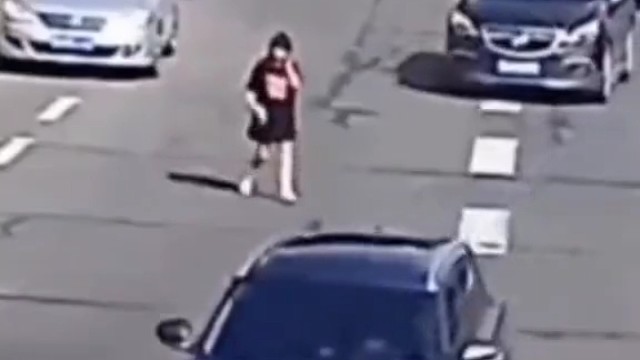 建议路人付全责