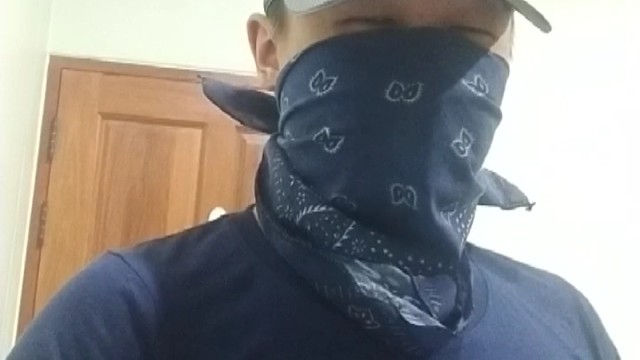 童少昨天酒吧开业了希望童少能越做越好在此送上真挚的祝福童少要天天开心。