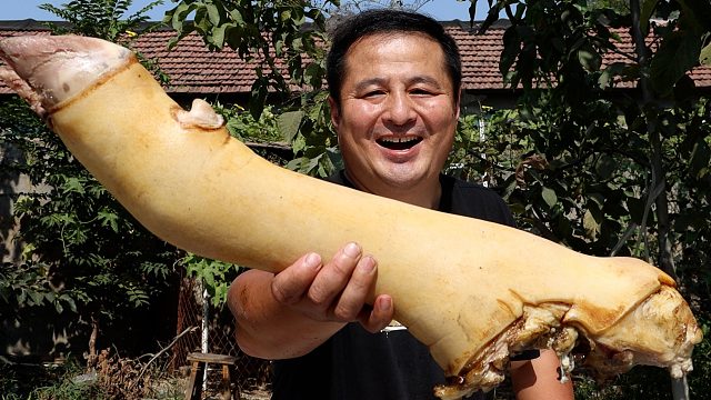 100元买个10斤大牛蹄，做成“干锅牛蹄”，Q弹有嚼劲，美味十足