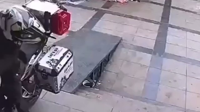 就这技术怕是告别摩托了吧