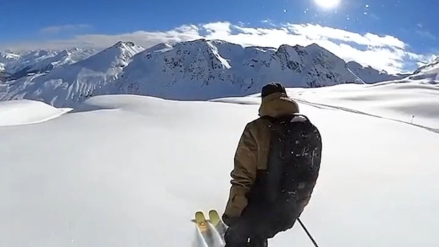 雪“小哥，你能不能自己动一下？你这样有点过分哈”