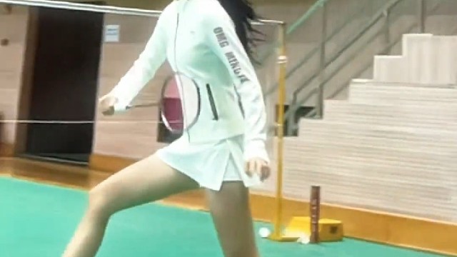 这腿影响我看杀球了！