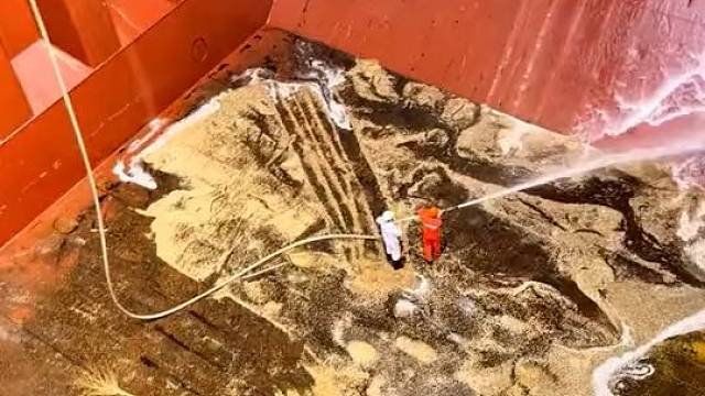 去澳大利亚装煤炭洗舱，澳洲人要求把上次装的大豆一粒不剩的弄干净，是不是很奇葩？