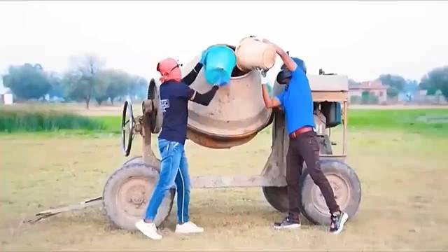 厨房去污剂还有让易拉罐变成塑料瓶的功效，用塑料袋装上水在太阳下就能点燃柴火，科普小实验探索大世界。