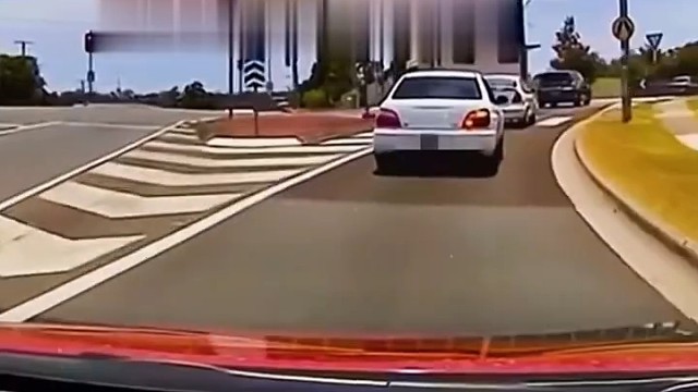 吓我一跳，我还以为要揍我