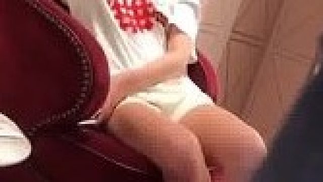 女子买5万奢侈品，要同行男生买单，男子拒绝并羞辱：你是穷鬼吗