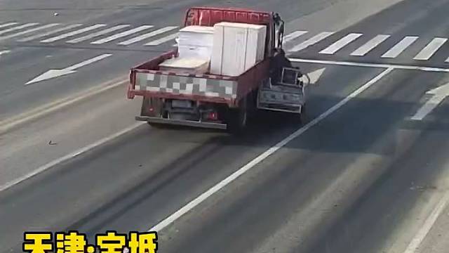 行车上路需谨慎！一定严格遵守交规