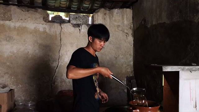 用传统方法熬猪油，放一年都不会坏