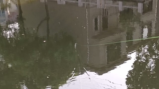 不好意思一个人不好操作