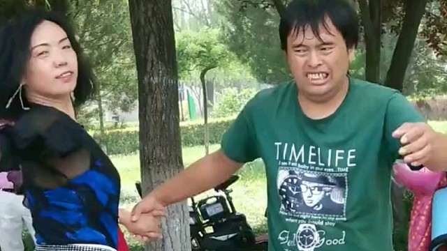 大哥，你要是被逼的你就眨眨眼