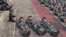 听说有人想躺着军训