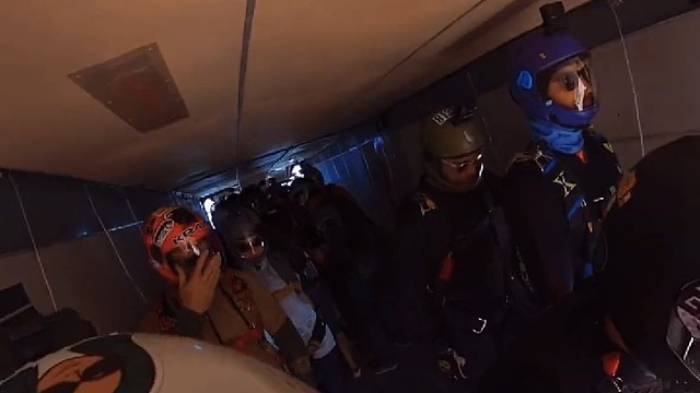 第一视角的跳伞，这压迫感-绝了